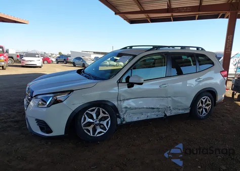 2023 Subaru Forester Premium z USA, uszkodzony, nr VIN JF2SKAECXPH443846